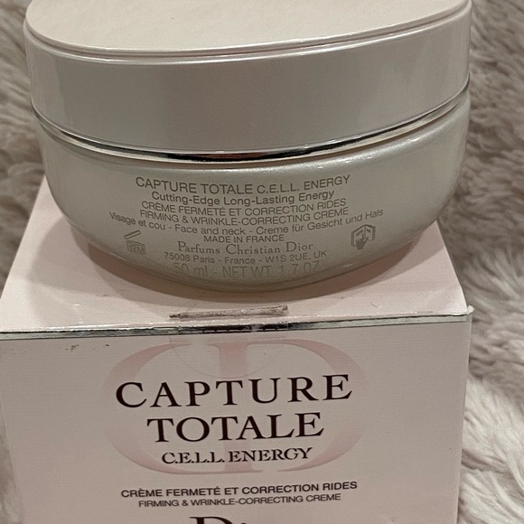 Christian Dior Capture Totale Firming and Wrinkle Correcting Cream - Picture 9 of 11